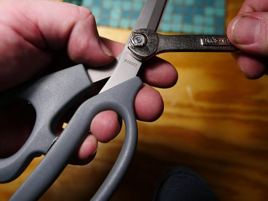 Clauss 18081 8-Inch Bent Titanium Bonded Adjustable Tension Shears with Extra Large Ultraflex Handles, Grey
